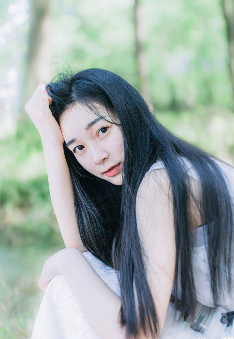 “若论军略，他未必强过你，但此人善谋，同样善心计，当初在鹿门书院之时，水镜先生将我二人并列，极擅决胜于战场之外，荆州之时，曾不费一兵一卒，助刘备拿下荆襄九郡，万不可小觑！”庞统点点头道。